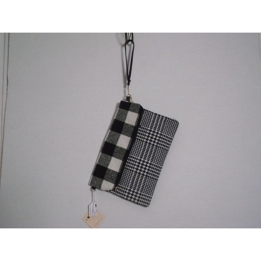 LIB NY Houndstooth Crossbody Clutch